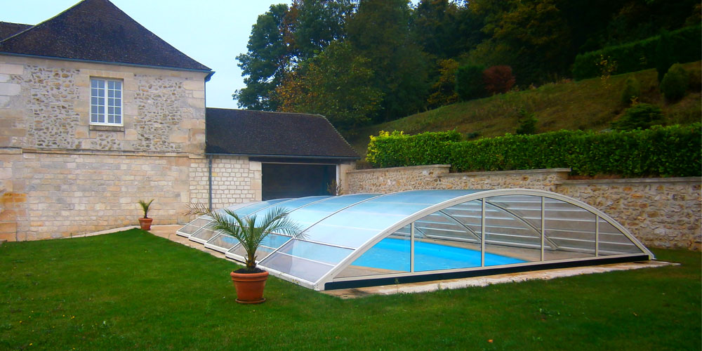 Abri bas de piscine